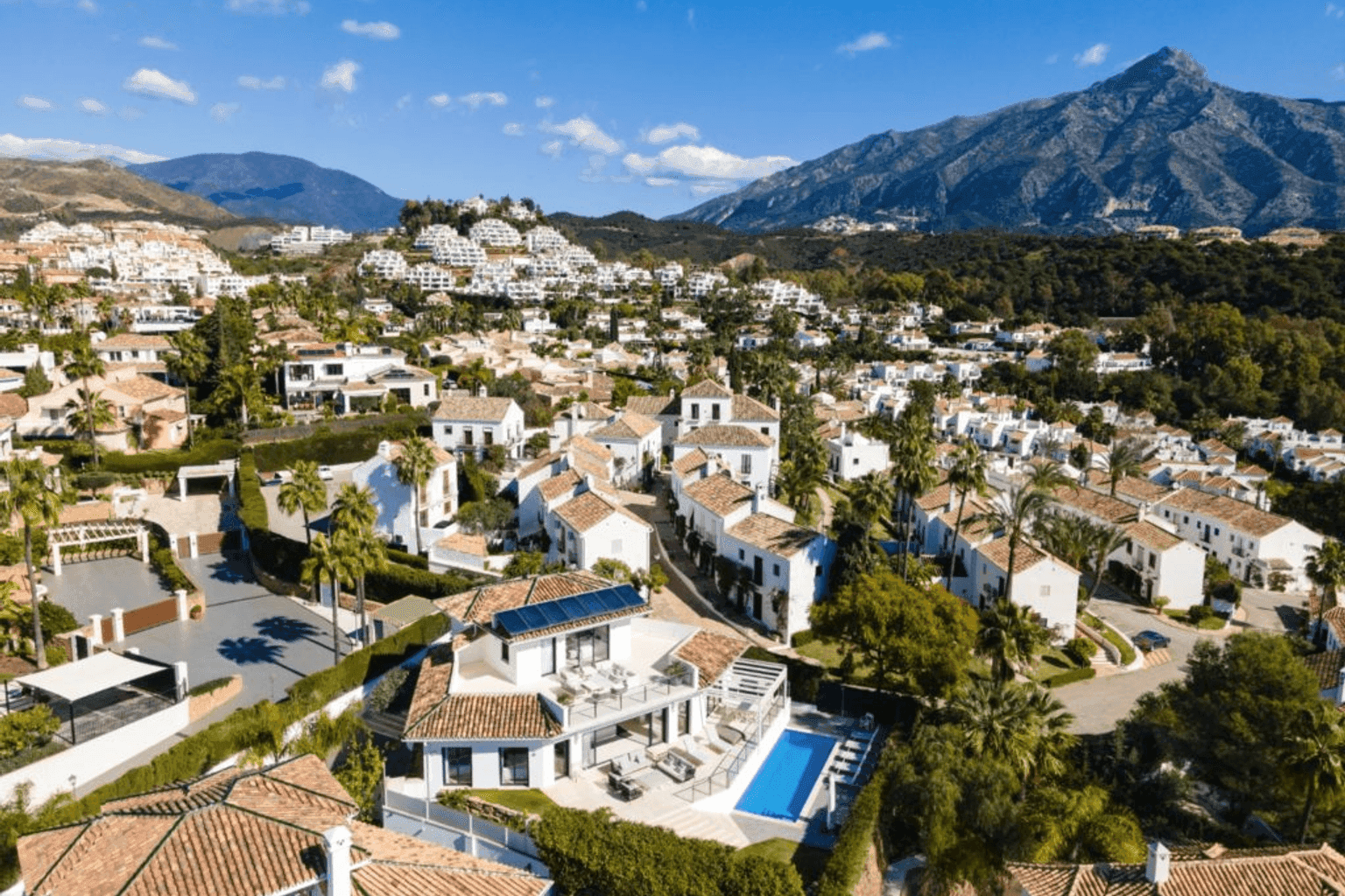 Nueva Andalucía expansions