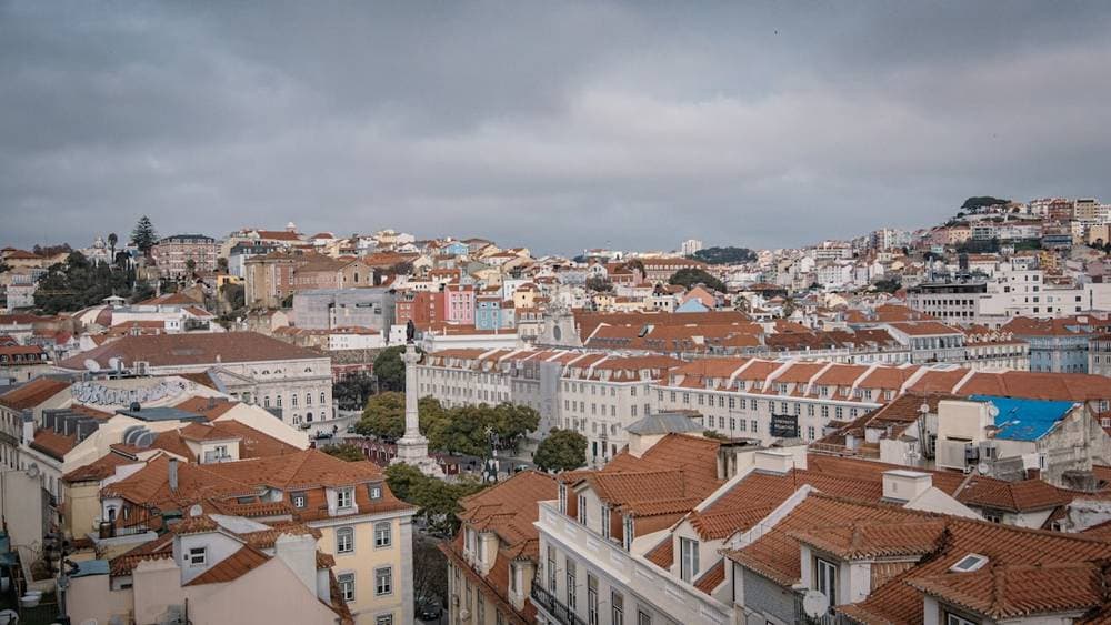 Lisbon's Property Prices Skyrocket to €5,886/m² in October 2025 Amid Foreign Demand Surge