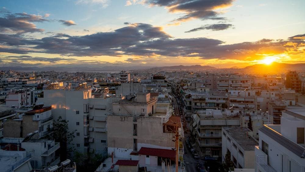 IOBE Proposes Rent Cap and Reforms to Ease Greece's Housing Crisis